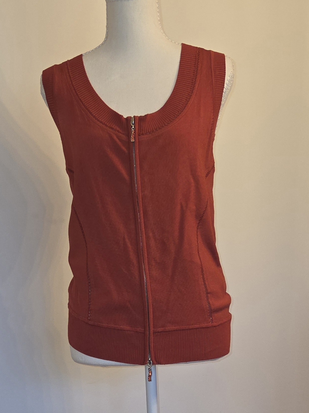 Cache Sleeveless 2 Way Zip-Front Tank in Rust NWT
